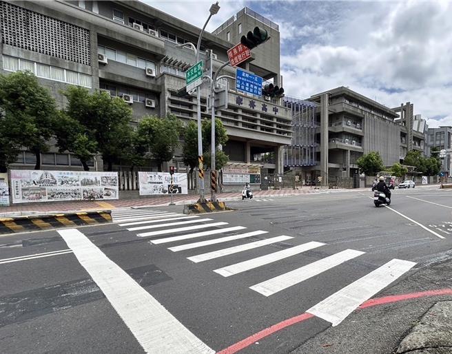 台南市政府交通局持續辦理的各校園周遭通學交通路段路口改善需求專案，圖為家齊高中。（交通局提供／洪榮志台南傳真）