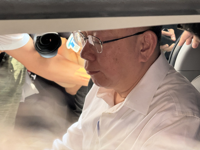 柯文哲被带往廉政署侦讯。（李奇叡摄）