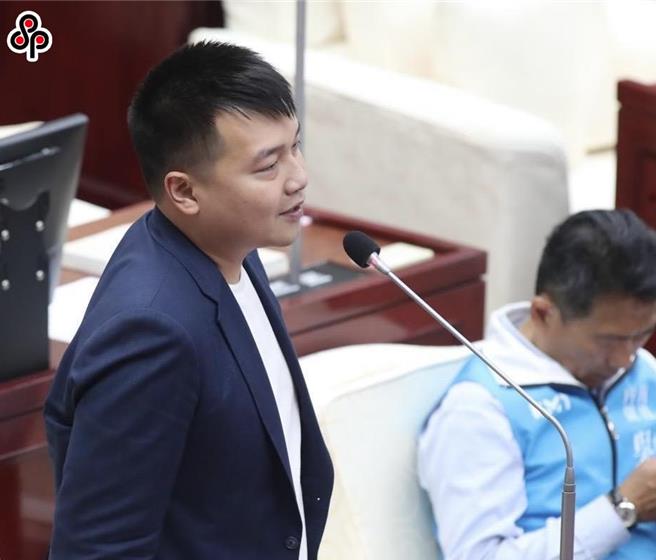 京华城案议会专案调查小组成员、国民党议员杨植斗表示，如今京华城案疑似涉贪，市长蒋万安应好好想想是否要拆除，不然享有不合理840％容积率的京华城，将会成为台北市的耻辱。（本报资料照片）