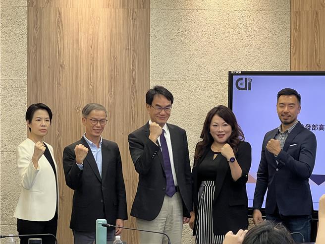 数发部今召开与Google、LINE、Meta强化网路防诈措施记者会。（蔡宗颖摄）