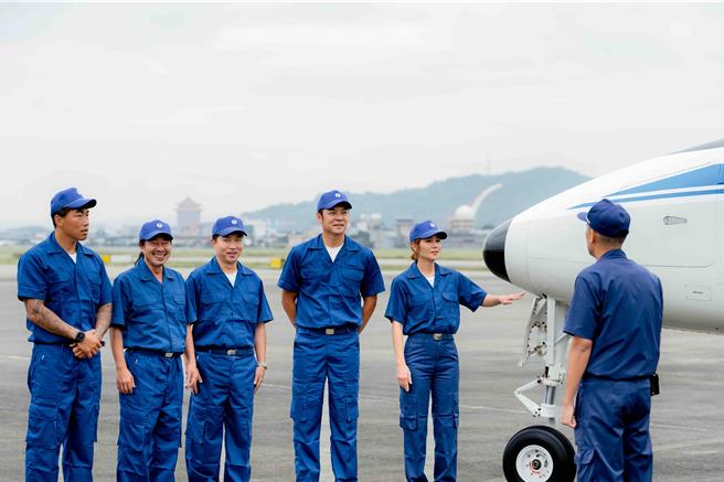 郭泓志（左起）、乱弹阿翔、张立东、姚元浩、莎莎。（好看娱乐提供）