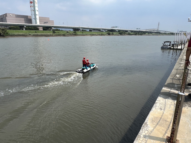 消防救援画面。（图 / 刘咏韵翻摄）