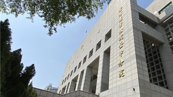 中部某特殊學校涂姓輔導老師，2022年12月間陪女學生求職面試、做體檢，竟2次帶她進汽車旅館強制性交。一審、二審均依強制性交罪，判6年8月，可上訴。（本報資料照片／陳淑芬台中傳真）