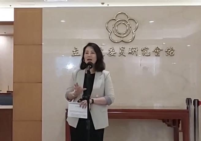 民进党立院党团干事长吴思瑶回应，这是一份比好更好的名单，亮眼也有惊喜，践行性别平等，提名首位女性司法院长人选，如本次提名名单皆顺利通过，全体大法官将达到性别平衡。（摘自民进党立院党团直播）