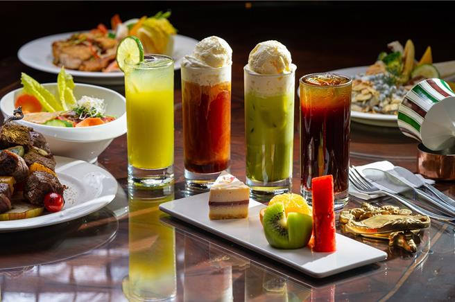 「秋季风情画」饭后饮品首推以日本抹茶粉及奶霜制成的「漂浮抹茶」，喜欢酸甜滋味则可选择「经典乌梅酿」生津止渴。（神旺商务酒店提供）