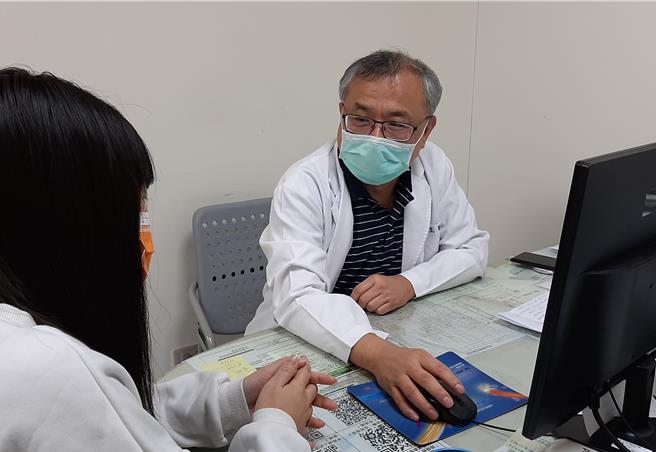 大千综合医院癌症中心主任黄明立提醒，符合五癌筛检的民眾，一定要定期检查，才能早期发现、早期治疗。（大千医院提供／谢明俊苗栗传真）