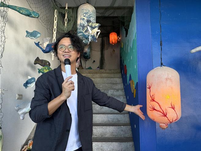 金门海岛学校「动手玩海岛」行动巡迴体验课程，系以海洋教育、动手做等推广形式，以职人、桌游、蓝染等体验课程来认识金门的海洋文化。（于家麒摄）