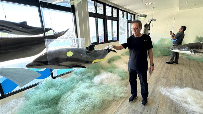 金门海岛学校「动手玩海岛」行动巡迴体验课程，系以海洋教育、动手做等推广形式，以职人、桌游、蓝染等体验课程来认识金门的海洋文化。（于家麒摄）