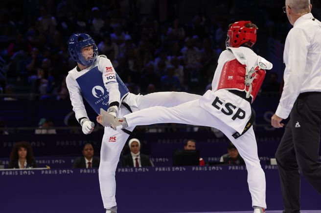 我國跆拳道選手蕭翔文(左)參戰2024年第17屆巴黎帕拉林匹克運動會。(照片/教育部體育署提供)