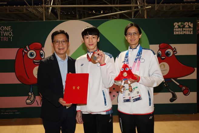 我國跆拳道選手蕭翔文，在「2024年第17屆巴黎帕拉林匹克運動會」的跆拳道男子K44級58公斤量級勇奪銅牌。(照片/教育部體育署提供)