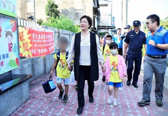 少子化浪潮下，彰化县今年国小一年级新生人数再探底，开学日全县新生总数仅8875人，创下新低。（彰化县政府提供／孙英哲彰化传真）