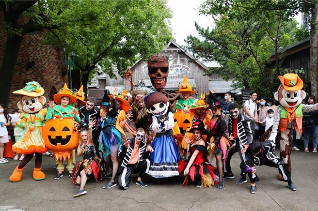 六福村墓碑鎮慶典至今邁入第8年，適逢品牌45周年慶，活動規模全面升級，9月7日至11月24日推出全新企劃「人偶墳場」主題誘客。（圖／六福村）