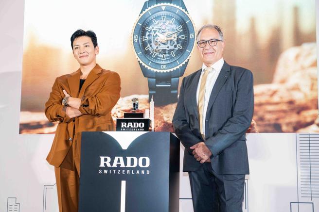 RADO總裁Adrian Bosshard（左） 揭露邀池昌旭來台的原因。（石智中攝）