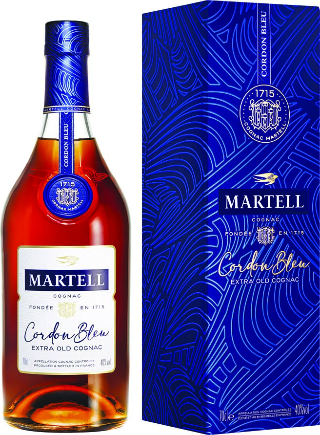 （右图）屡获国际金奖的传奇干邑「马爹利蓝带」。建议售价：4,700元。图／业者提供