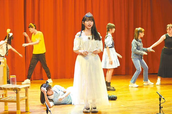 基隆市政府與故事工廠合作打造「星光大道」青少年表演教室，發展專屬基隆的表演藝術教育。（基隆市教育處提供／徐佑昇基隆傳真）