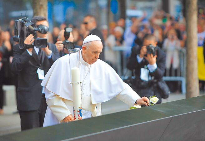 外媒報導，天主教教宗方濟各為實現與北京關係正常化，從而成為史上首位訪陸的教宗，可能不得不終止與台灣的外交關係。（中新社）