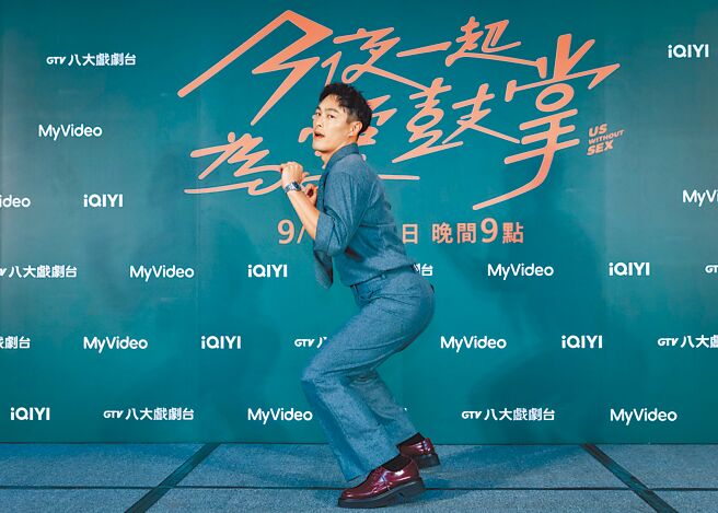 楊祐寧被拱翹屁股拍照。（壹壹影業提供）