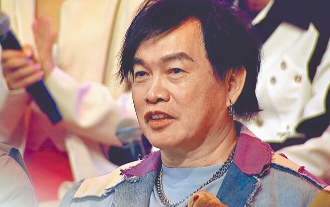 康康在《综艺一级棒》听李子森演唱自己的歌曲，相当动容。（中视提供）