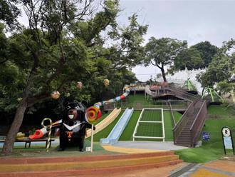 彰化恐龍主題樂園將熄燈 玩具大清倉親子搶翻天