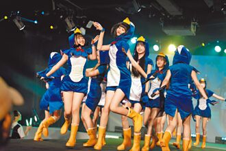 AKB48 Team TP玩女女吻 庆幸没搞砸
