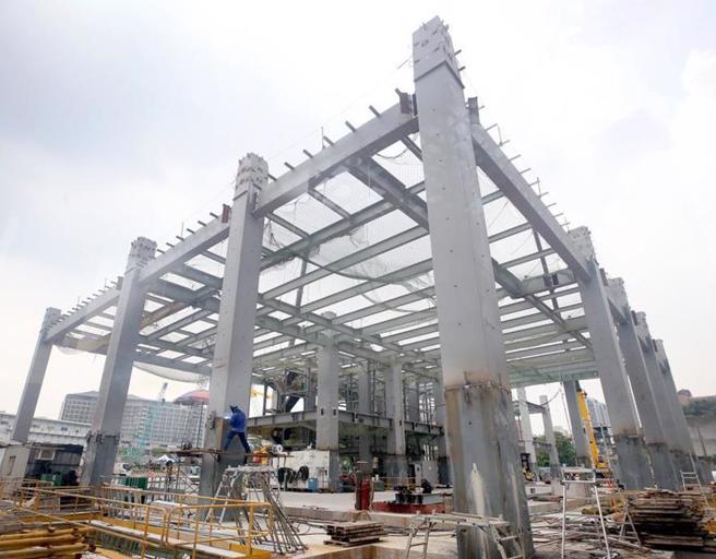 图为京华城改建工地、兴建中的「京华广场」。(本报资料照片)