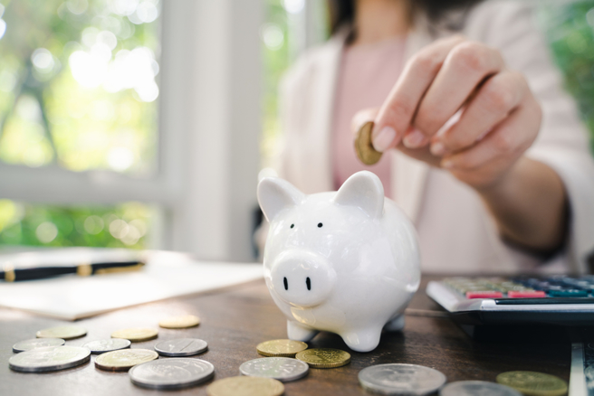 老先觉杜金龙根据超强老爸个股调整，给出2024年最完整存股名单。（照片来源／达志影像）