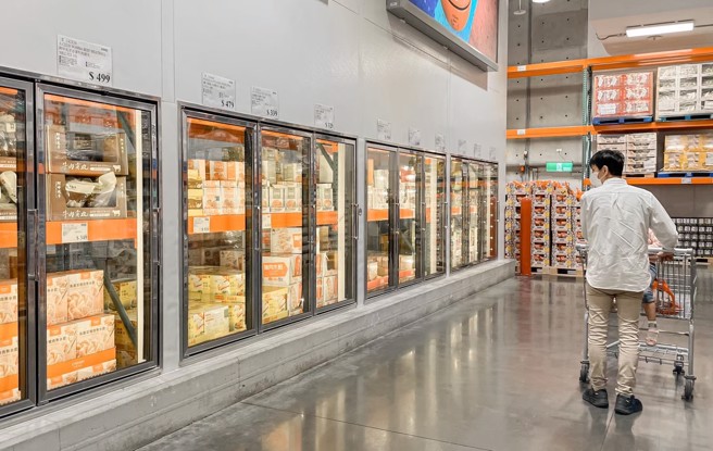 网友在好市多台南店发现流沙奶皇／芝麻包大特价，原价一包109元，现在只要70元。（杨雅婷摄）