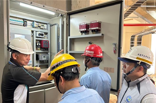 桃园市政府兴建北台湾第一座再生水厂，将于今年9月1日正式供给南亚塑胶工业股份有限公司锦兴厂再生水每日8千吨，后续将于今年10月1日起供给台湾中油公司桃园炼油厂再生水每日1万吨。（桃园市水务局提供）