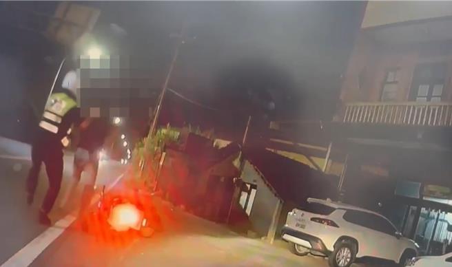 屏東24男闖紅燈拒檢逆向落跑3公里，吃18張紅單最高可罰13萬元。（警方提供／謝佳潾屏東傳真）