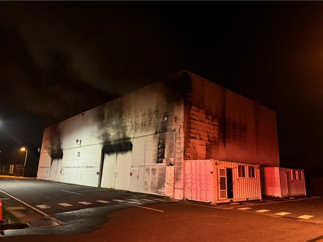 高雄路竹区路科八路的英特格高雄北厂于8月31日凌晨3时5分传出火警。（翻摄照片／林瑞益高雄传真）