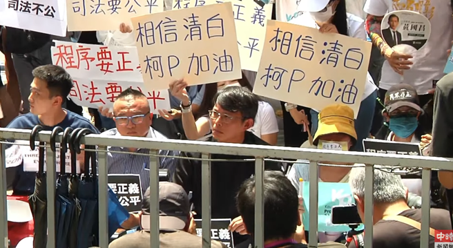 立委黄国昌现身。（取自直播）