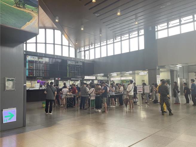 男子搜刮列車廁所衛生紙，抵花蓮站下車時遭逮。花蓮車站示意圖。（王志偉攝）