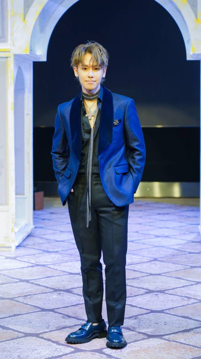 鼓鼓（左）31日出席婚纱品牌活动。（图／美丽佳人 提供）