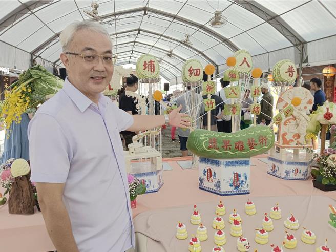 北埔举办特殊的细人普仪式，让幼灵不怕抢不到吃的。（邱立雅摄）