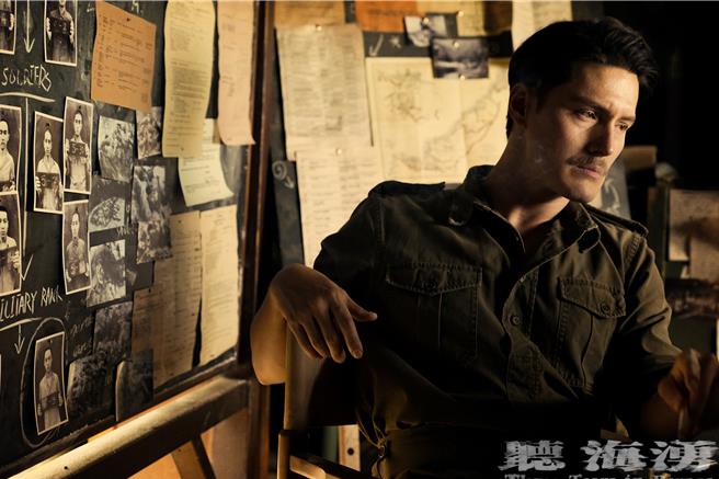 周厚安飾演澳洲盟軍檢察官，被許多人譽為是他的「最帥演出」。（Hami Video提供）