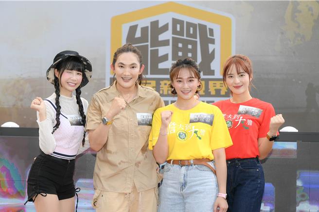 筠熹（左起）、钱薇娟、张文绮、宜芳今顶着艳阳出席记者会。（三立提供）