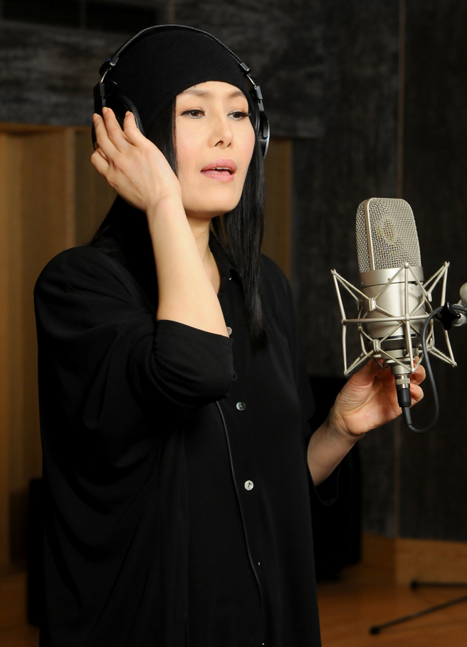 江蕙热衷公益，2011年为帮助日本311大地震，台湾举办的赈灾晚会主题曲配唱。（图／中时资料照）