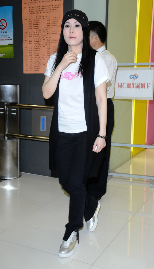 2009年江蕙参加八八赈灾活动《把爱传出去》爱心晚会。（图／中时资料照）