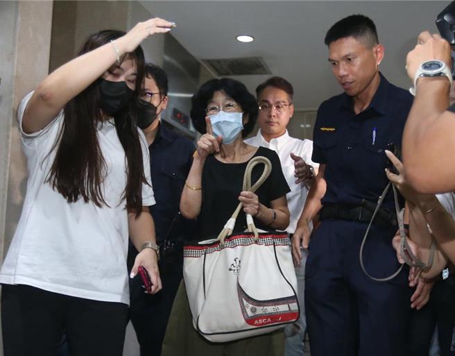 民眾黨主席柯文哲妻子、北市聯合醫院和平婦幼院區中正門診部主任陳佩琪（中間）下周聯醫門診全數請假，示意圖。（資料照／趙雙傑攝）