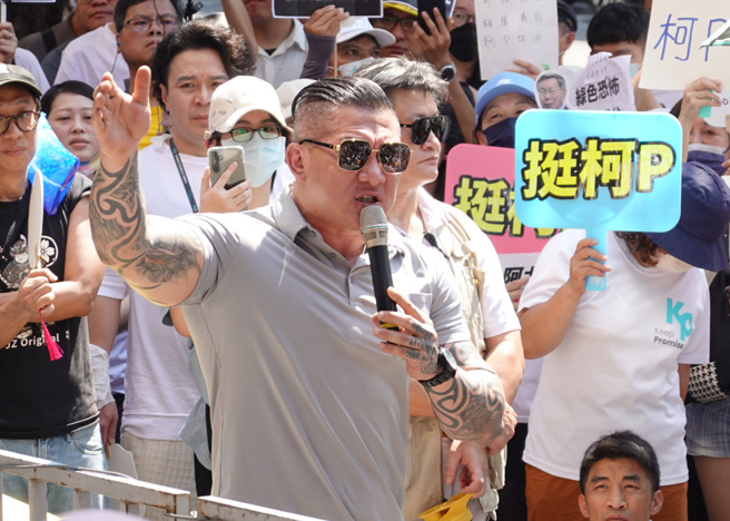 馆长陈之汉现身北检。（取自直播）