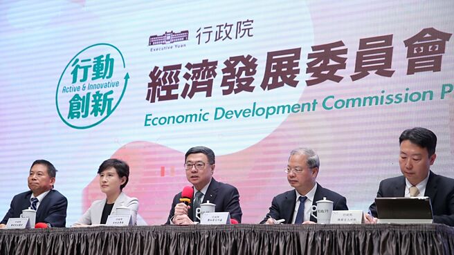 行政院启动「经济发展委员会」，讨论议题多少都与「包容成长」相关。图／本报资料照片