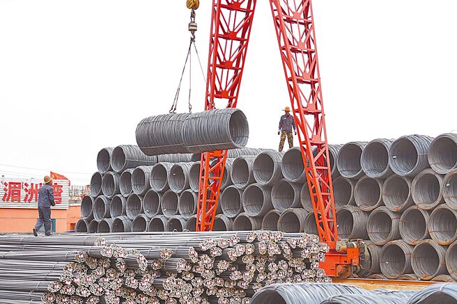 中国作为全球最大钢铁生产国，近年出口增长快速，以低价涌入其他国家，引发各国警惕。图／新华社