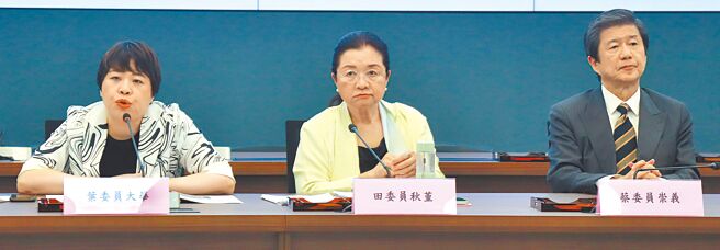 監察院經過近1年的調查，近日終於公布對進口雞蛋專案的調查報告，提出5項糾正、6項檢討改善意見，並指出相關人員責任部分因檢調仍在偵辦中，將另案處理。（實習攝影記者徐翊呈攝）