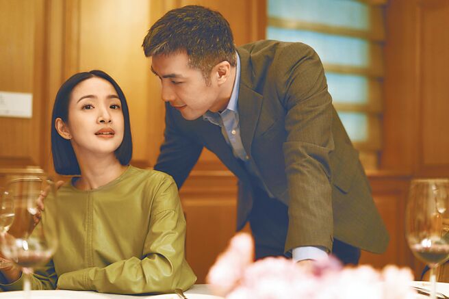 林依晨（左）以《不夠善良的我們》角逐女主角獎項，右為賀軍翔。（公視提供）