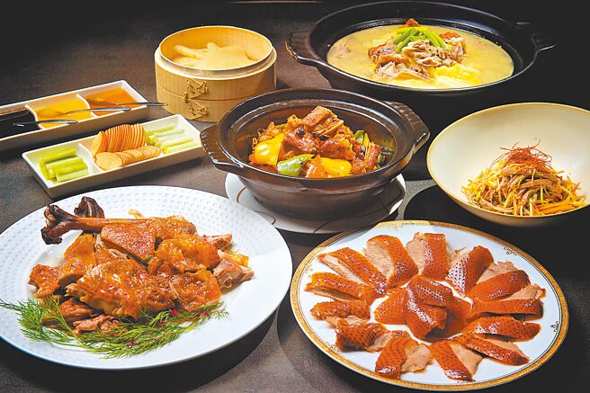 「潮萃火焰濑尿烧鹅」创意延伸古代皇帝家宴珍馐，搭配特制果香沾酱，馥郁酸香不腻口。（神旺潮品集．潮坊提供）