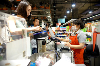 快轉行！美認證10大工作消失最快 收銀員少35萬職缺