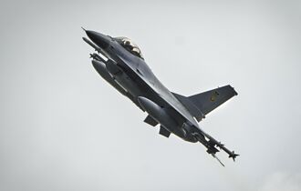 疑自家飛彈誤擊F-16 烏空軍司令下台