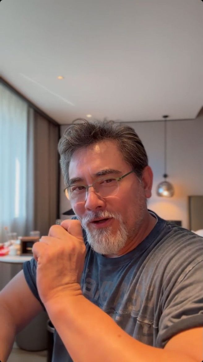 赵文瑄为粉丝献唱英文歌〈如果你爱我，真的爱我〉。（图／翻摄自赵文瑄微博）