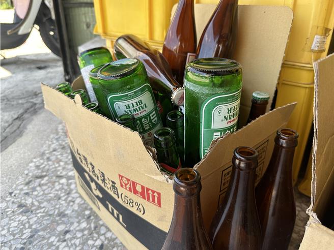 阿忠擺脫毒癮後，因無法與家人聯繫，時常借酒澆愁。（蔡旻妤攝）★《中時新聞網》關心您：飲酒過量，有礙健康。酒後不開車，安全有保障！