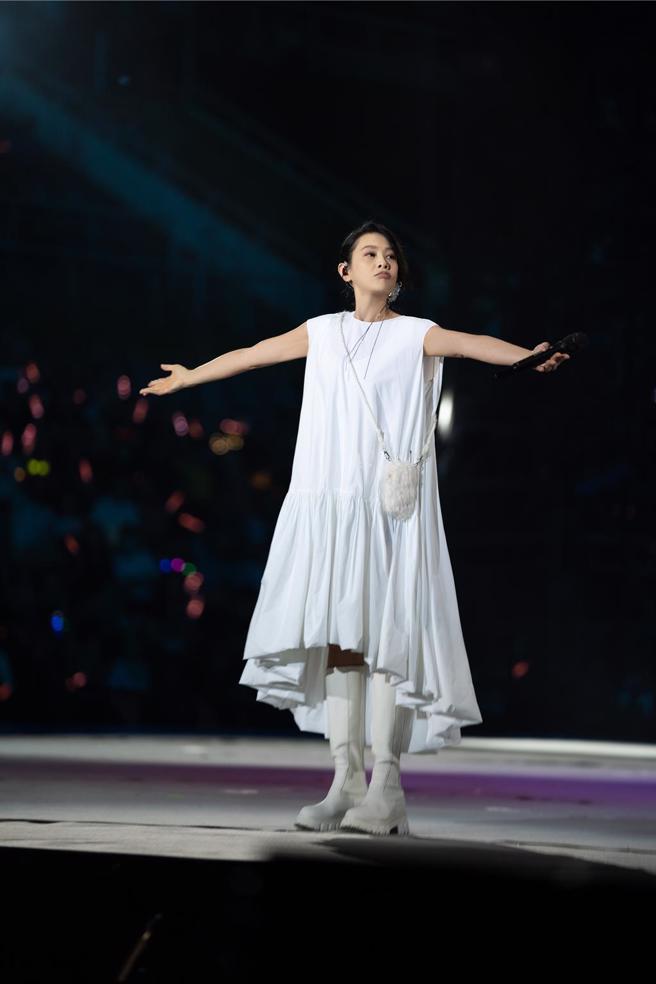 劉若英30、31日帶著進化版的「飛行日」演唱會來到瀋陽。（相信音樂提供）